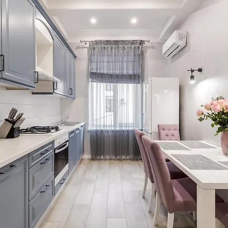 Apartman Royal On Lysenka 5 *