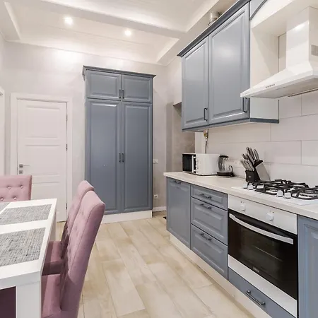 Royal On Lysenka 5 *